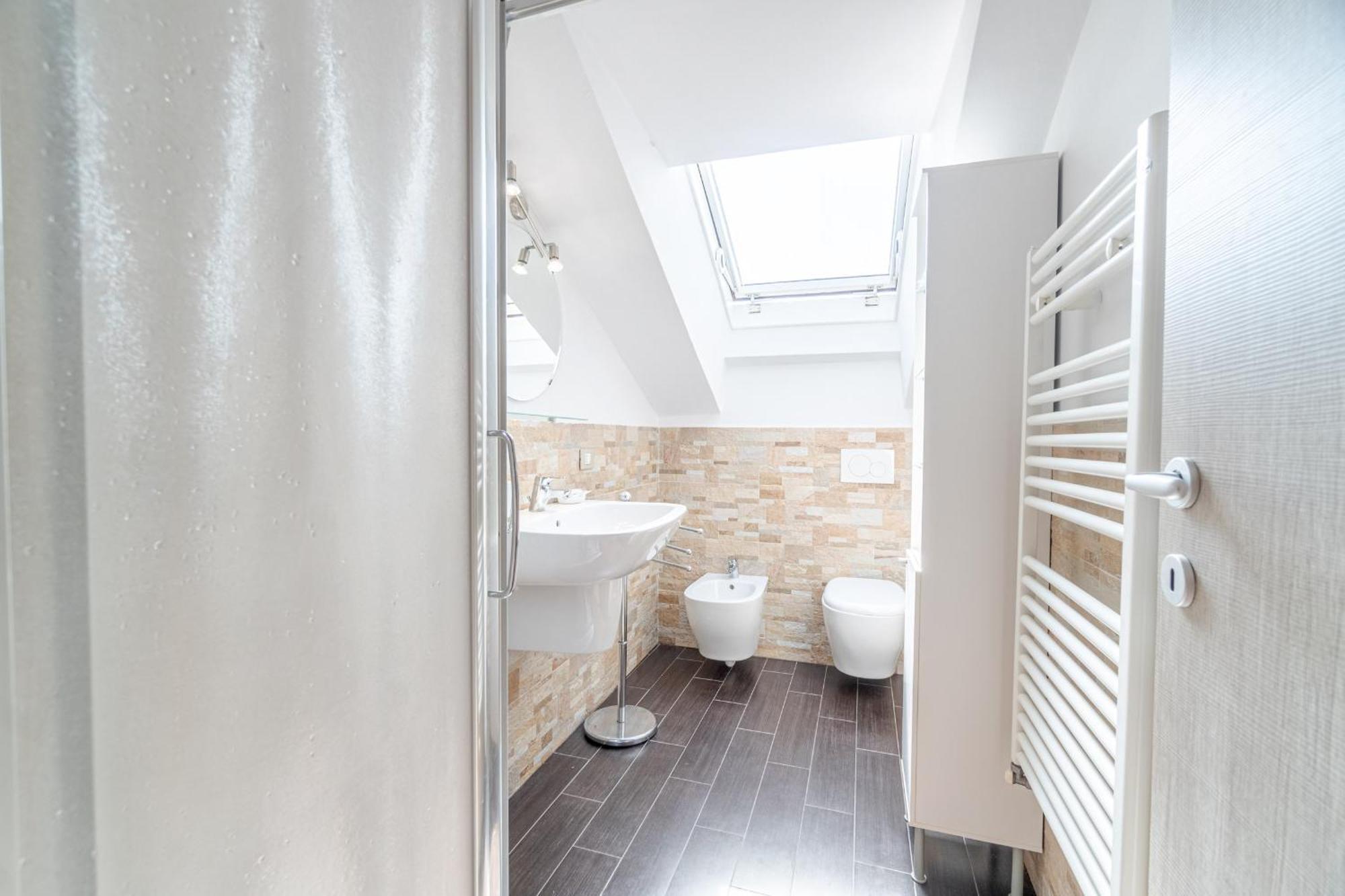 Апартаменты Casa Valeggio Attic Apt Few Steps From Porta Nuova Турин Экстерьер фото