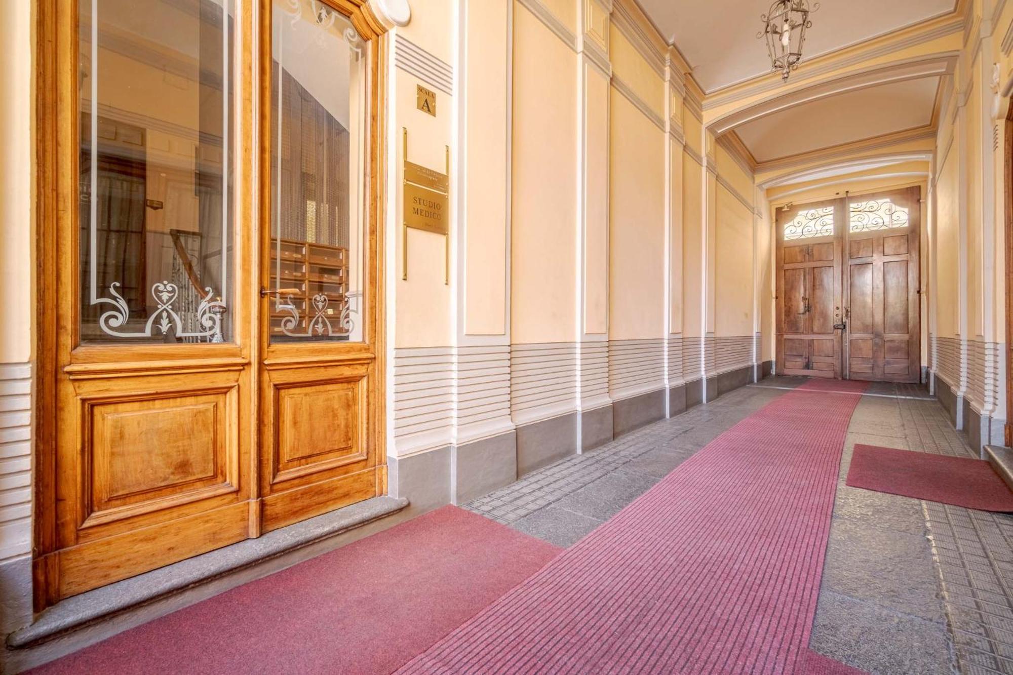 Апартаменты Casa Valeggio Attic Apt Few Steps From Porta Nuova Турин Экстерьер фото