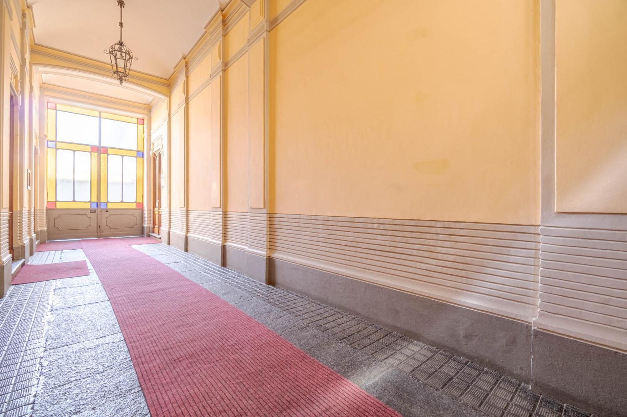 Апартаменты Casa Valeggio Attic Apt Few Steps From Porta Nuova Турин Экстерьер фото