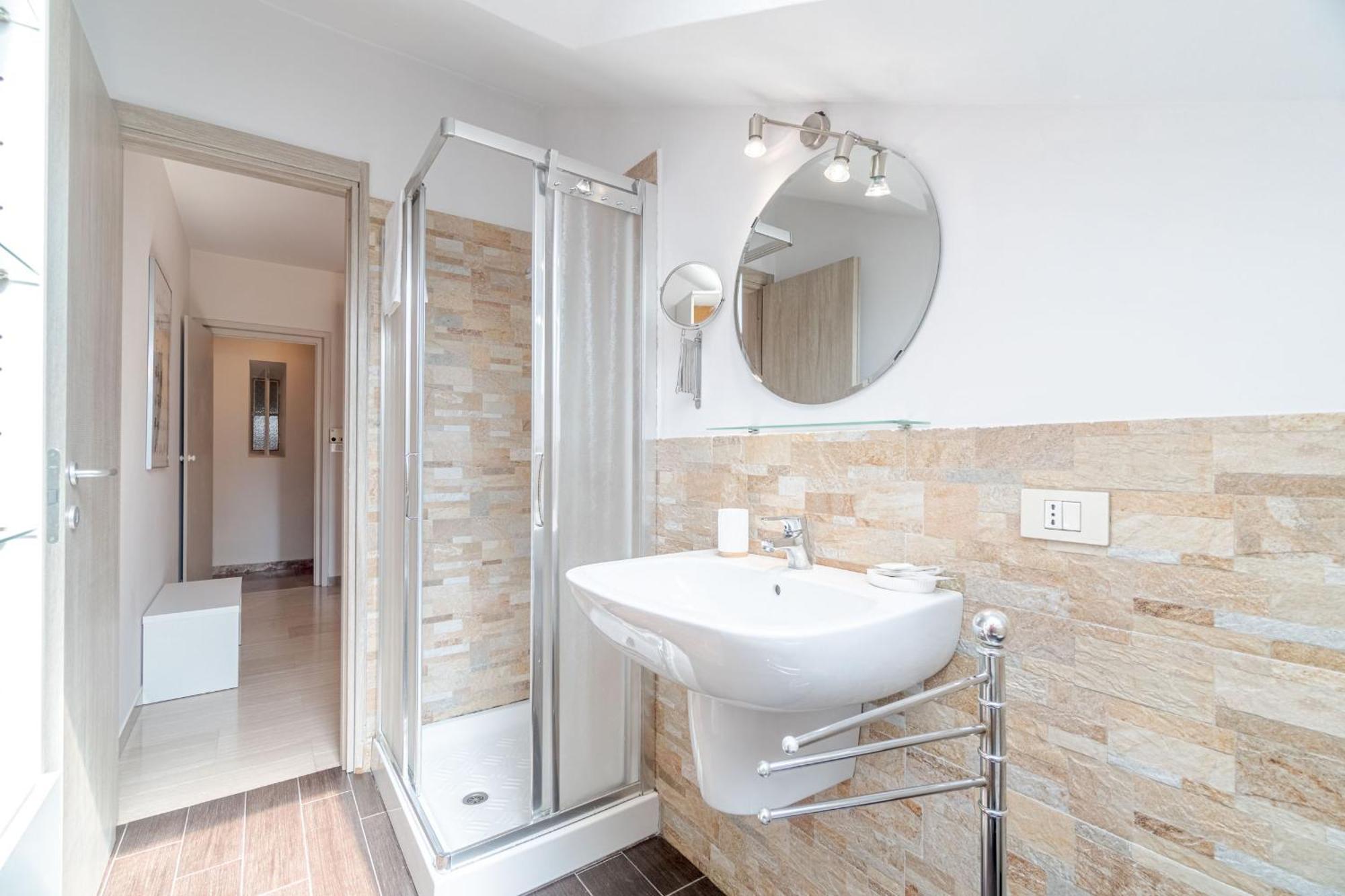 Апартаменты Casa Valeggio Attic Apt Few Steps From Porta Nuova Турин Экстерьер фото